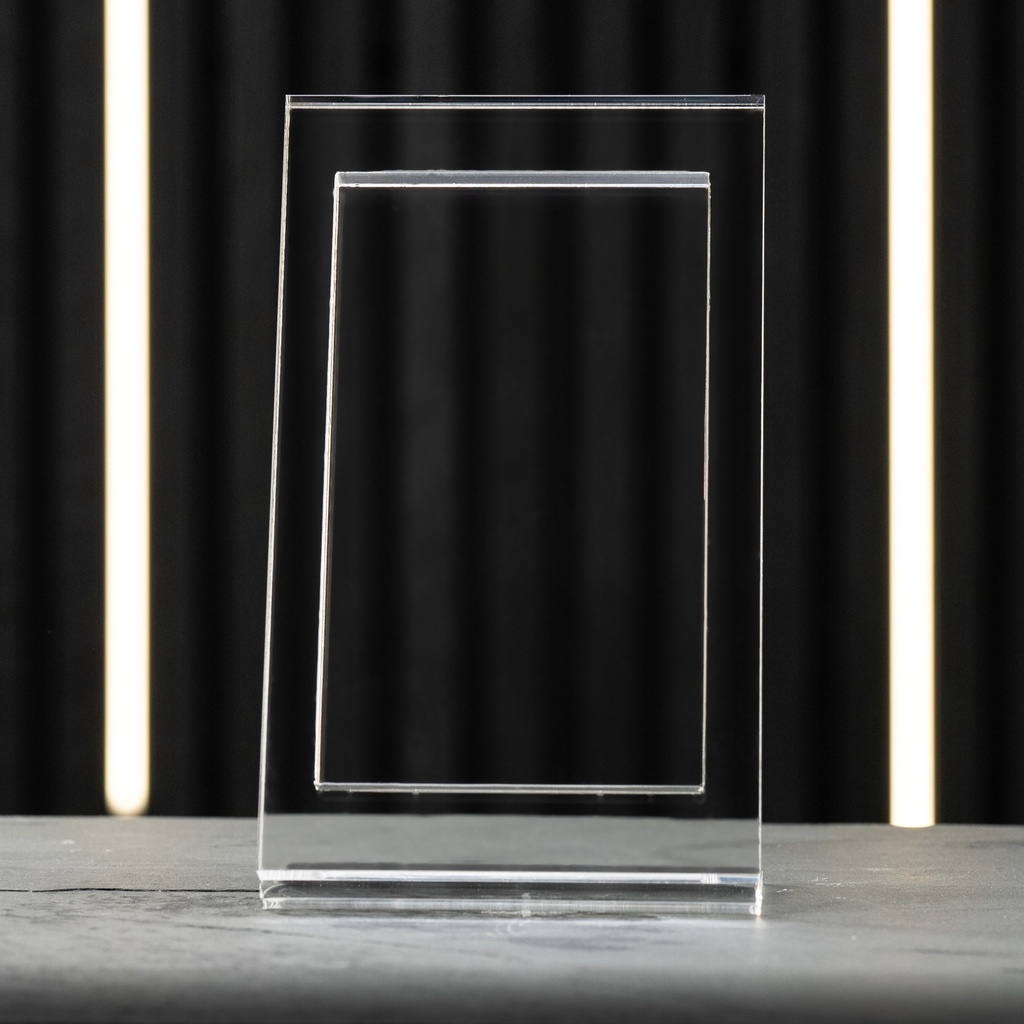 Basic Transparent Cardholder Detail – kristallklarer Sammelkarten Holder | CollectnFrame